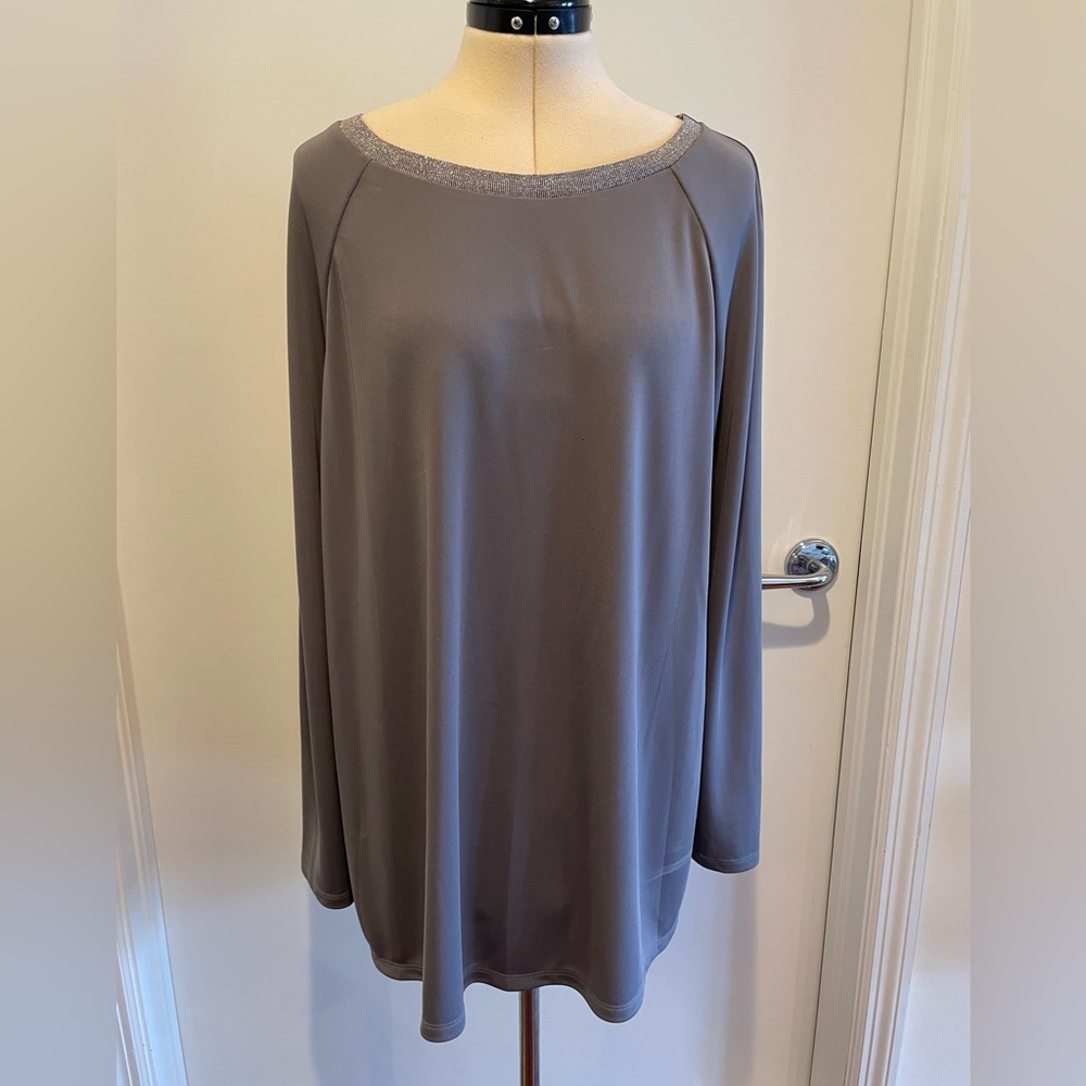 Adrienne Vittadini Tunic blouse grey on front white on back Size XL